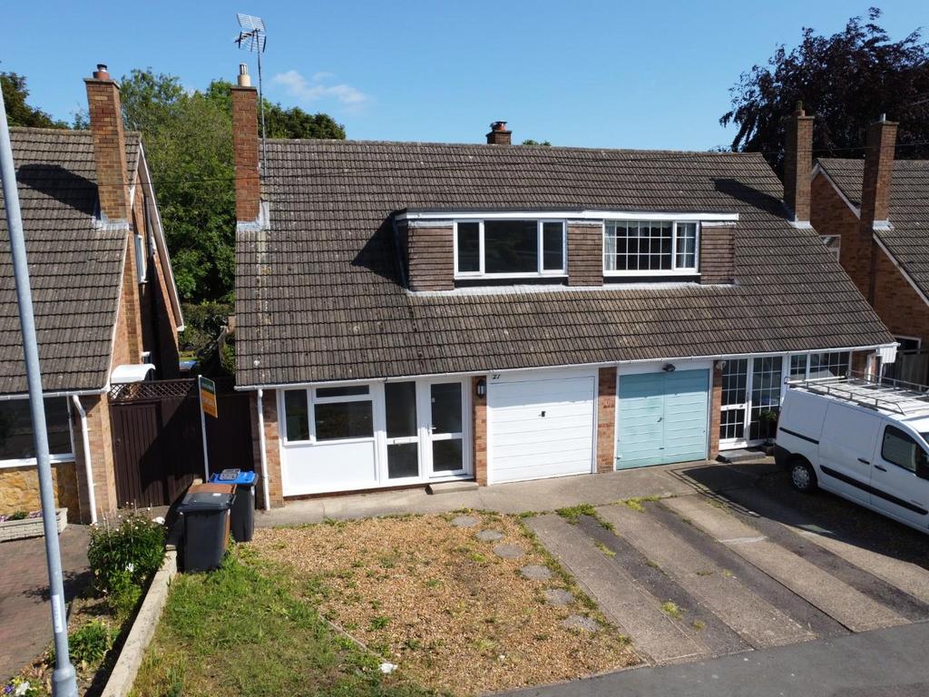 Churchill Avenue, Boothville, Northampton NN3 3 bed semidetached house