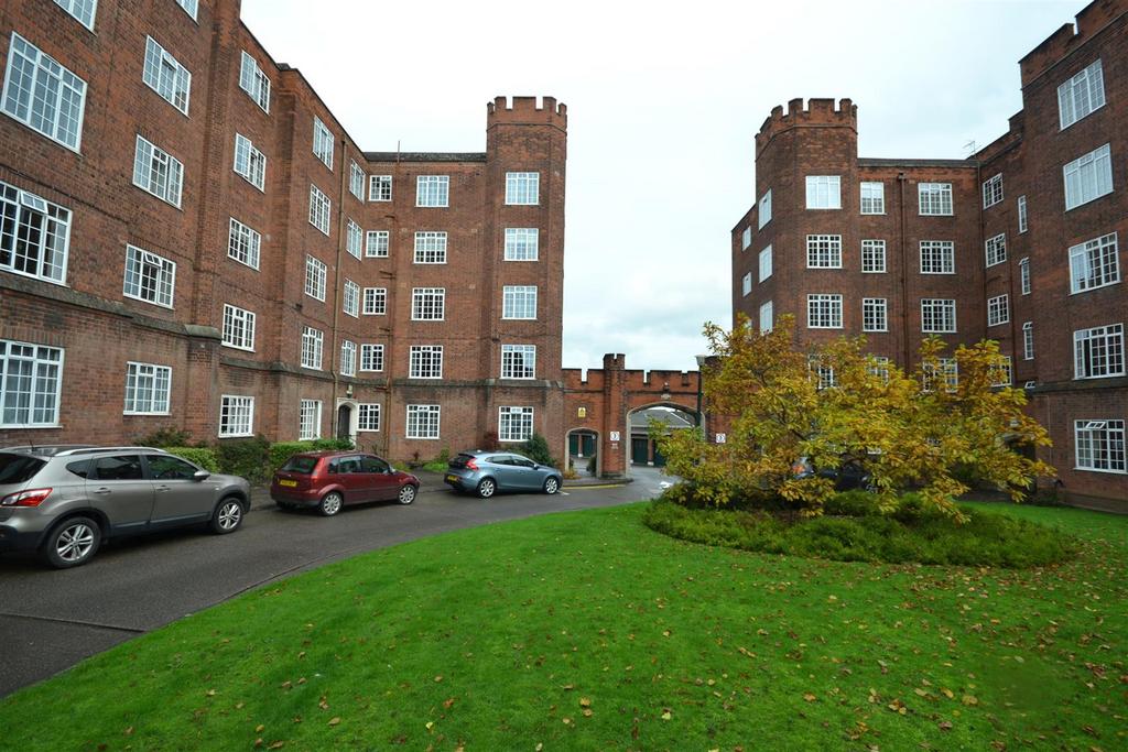 Stoneygate Court, London Road, Leicester 3 bed apartment for sale £