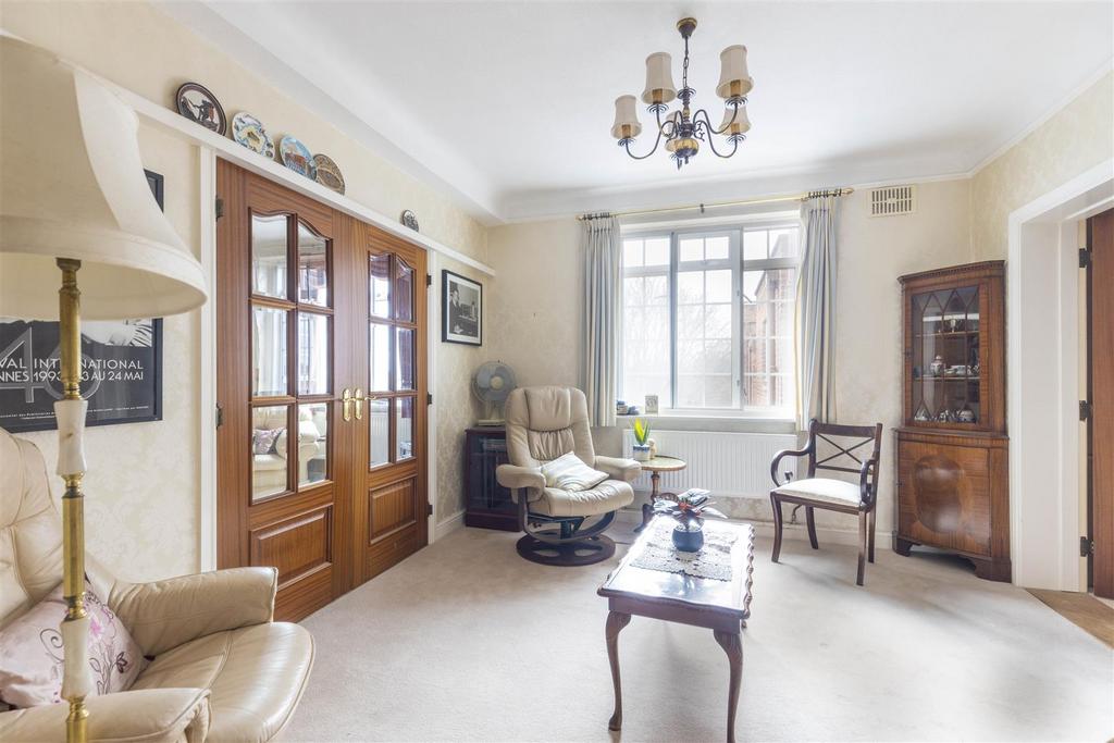 Stoneygate Court, London Road, Leicester 3 bed apartment for sale £