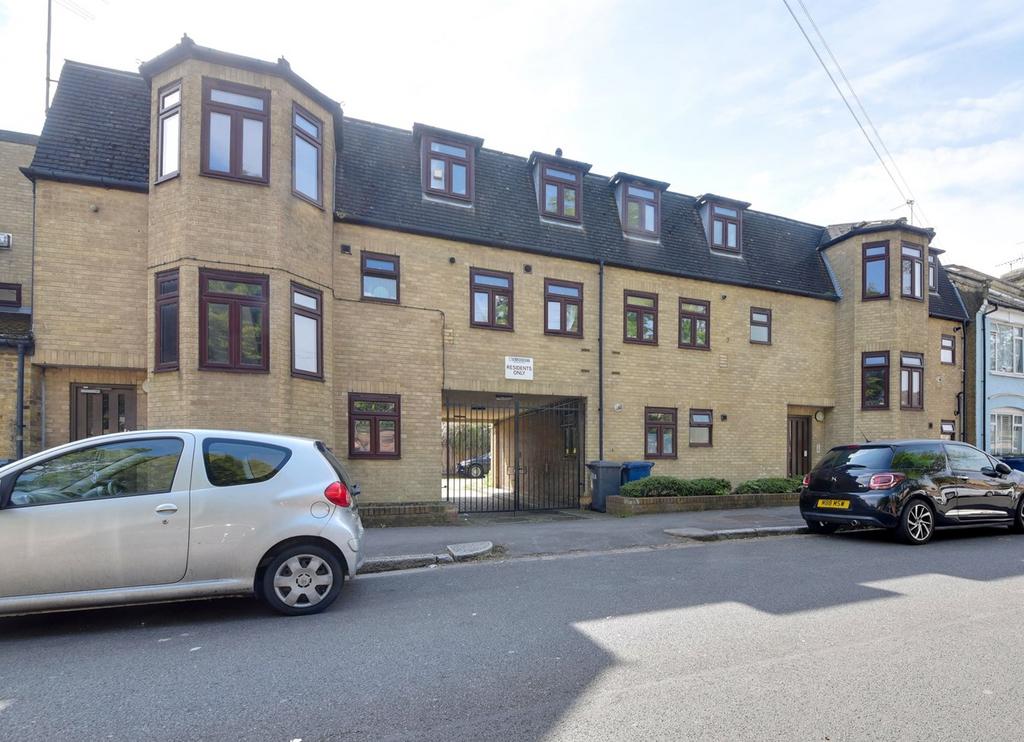 Hamilton Road, London, N2 2 bed flat for sale £385,000