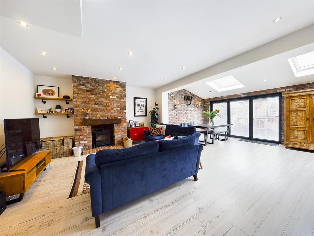 Marden Road South, Whitley Bay 5 bed semidetached house for sale £