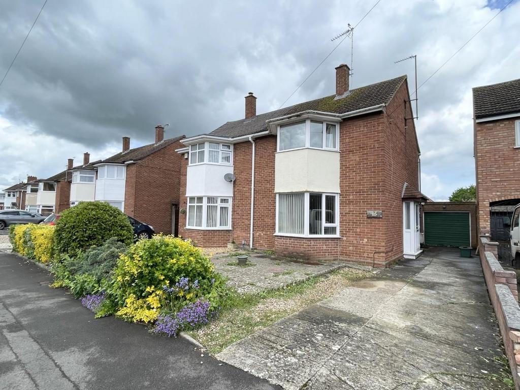 Beechcroft Road, Longlevens, Gloucester 2 bed semidetached house for