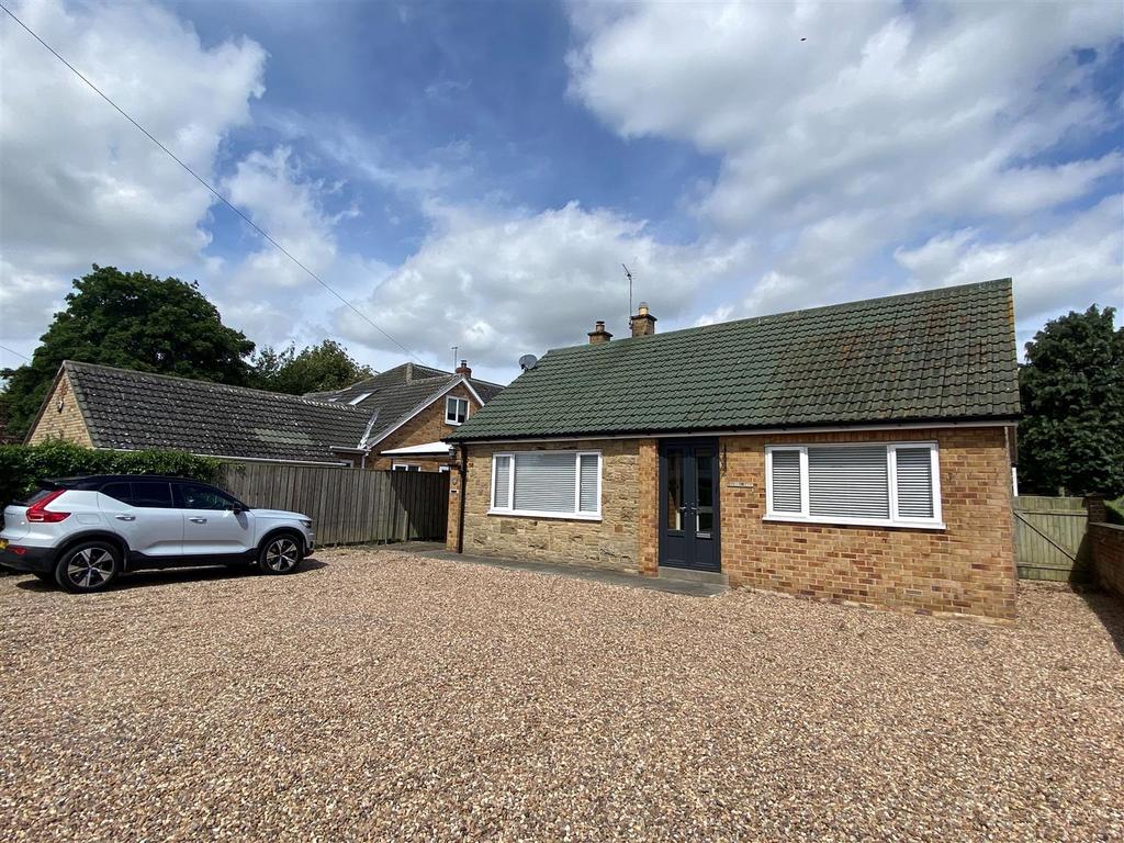 Old Road, Holme On Spalding Moor 2 bed detached bungalow £900 pcm (£