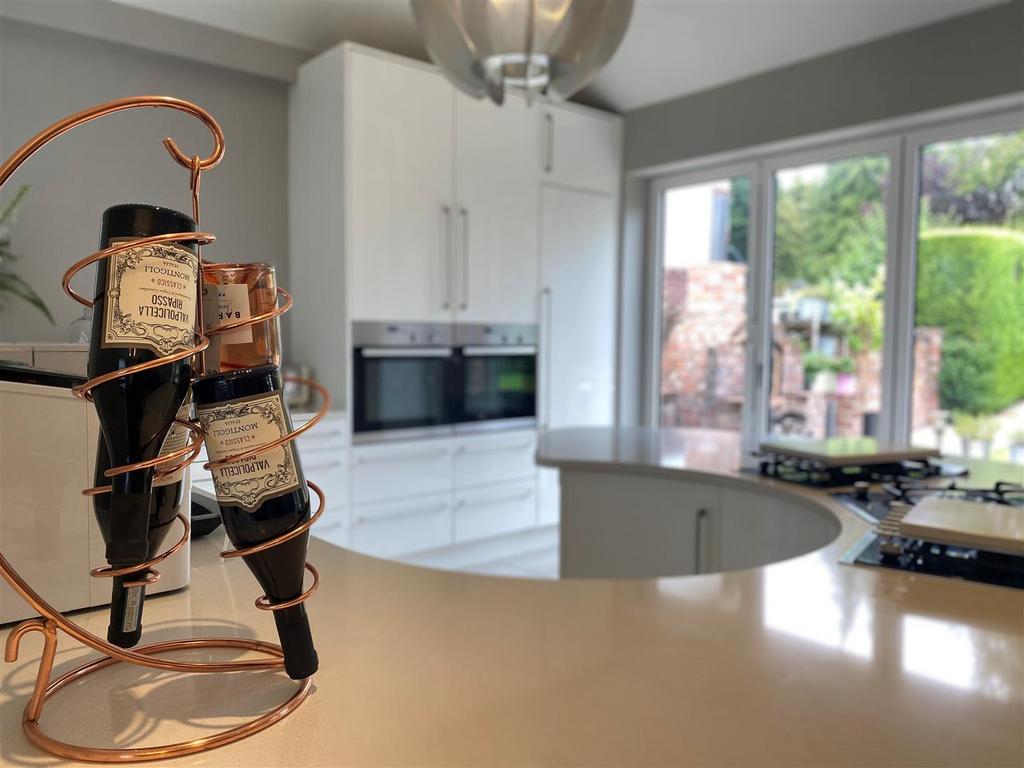 Buxton Road, Disley, Stockport 4 bed detached house to rent £3,995