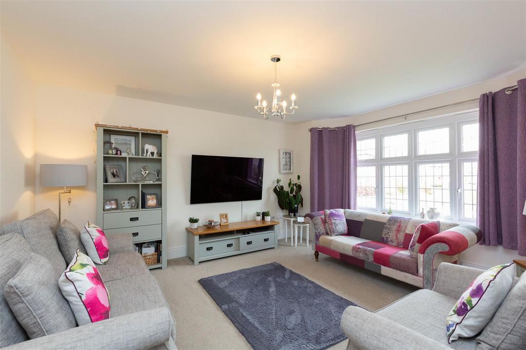 29 Juniper Road, Shrewsbury SY1 2BL 5 bed detached house £585,000