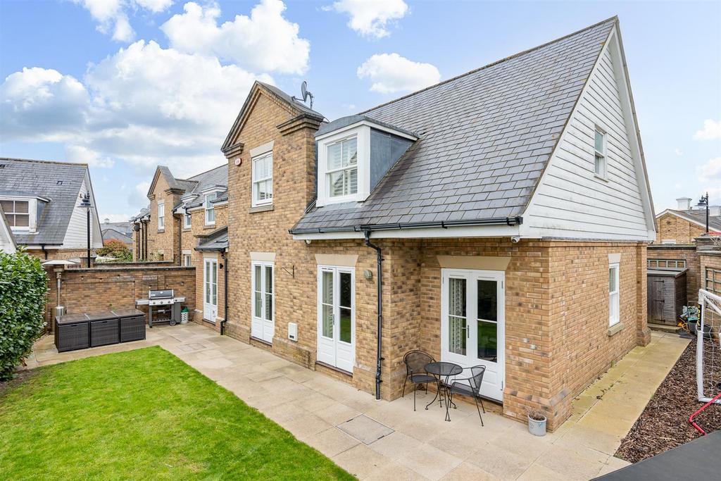 Orchid Close, Goffs Oak, Waltham Cross 4 bed link detached house £850,000