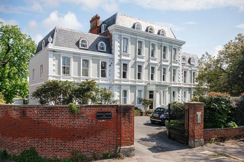 Flat 5, Westgate House Chalk Lane, Epsom, KT18 7AN