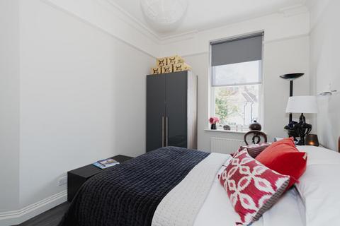 Flat 5, Westgate House Chalk Lane, Epsom, KT18 7AN