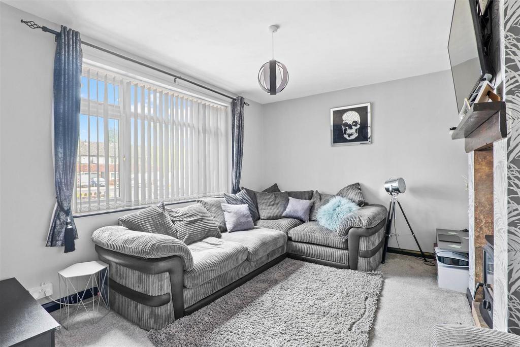 Dark Lane, Bedworth 3 bed semidetached house £249,950