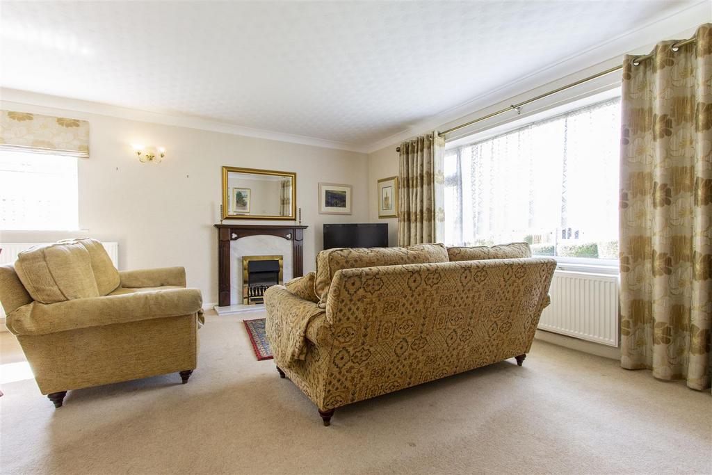 Parkland Drive, Wingerworth, Chesterfield 3 bed detached bungalow for