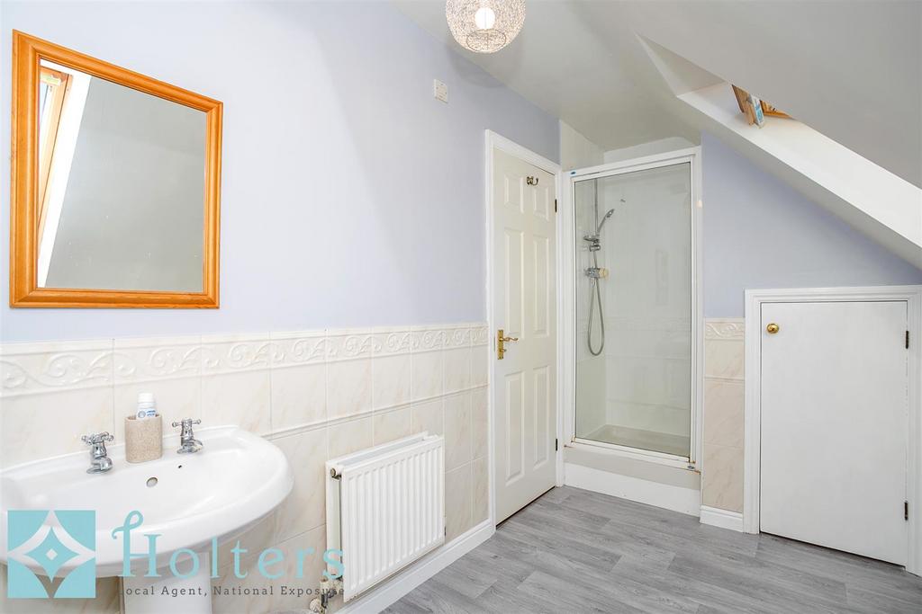 En Suite Bathroom Angle 2.jpg