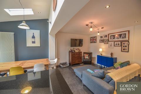 4 bedroom semi-detached house for sale - Linden Way, Eighton Banks, Gateshead