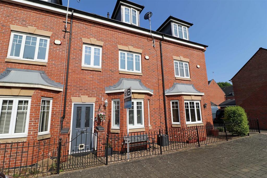 Campriano Drive, Warwick 3 bed mews £399,950