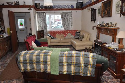 4 bedroom terraced house for sale, Grist Square, Laugharne, Carmarthen