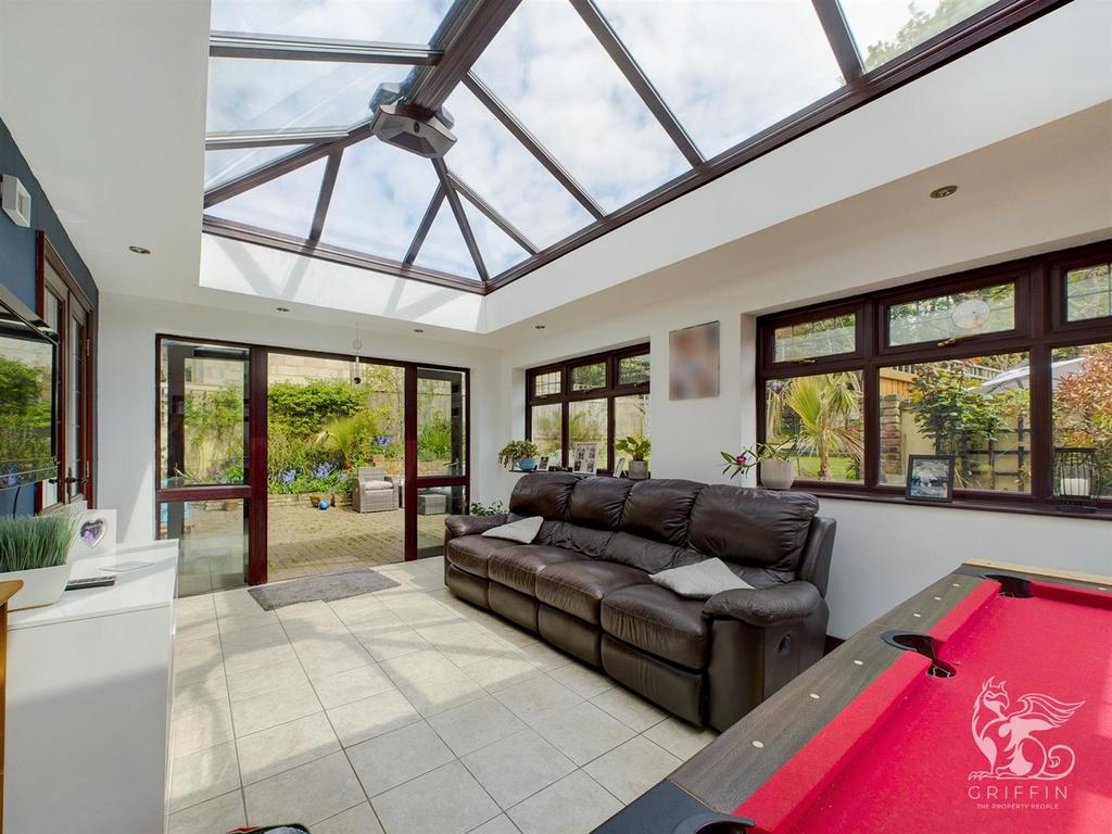 Meesons Lane, Grays 5 bed end of terrace house for sale £650,000