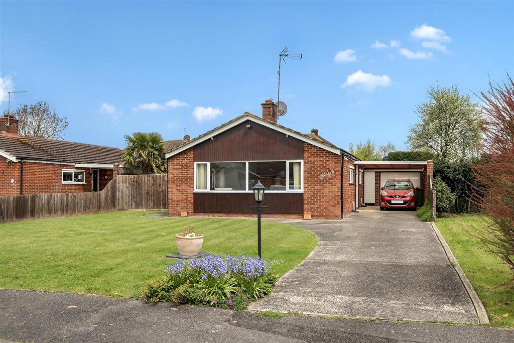 Orchard Glade, Headcorn, Ashford 3 bed detached bungalow for sale £