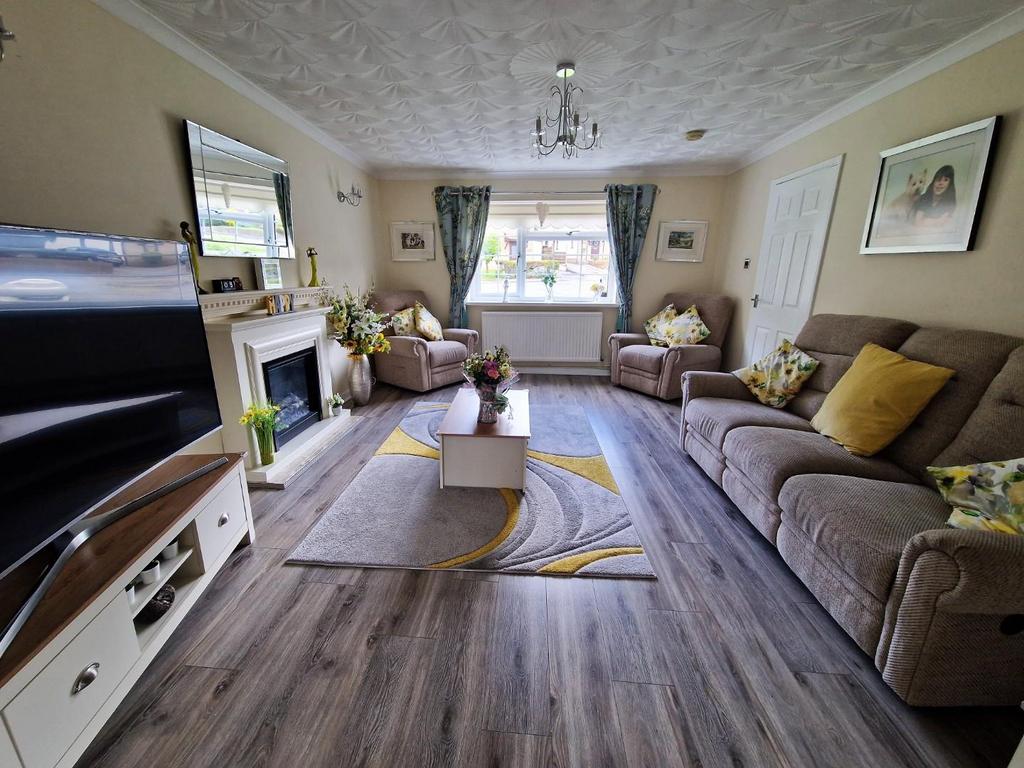 Woodstock Gardens, Pencoed, Bridgend... 4 bed detached house £309,950