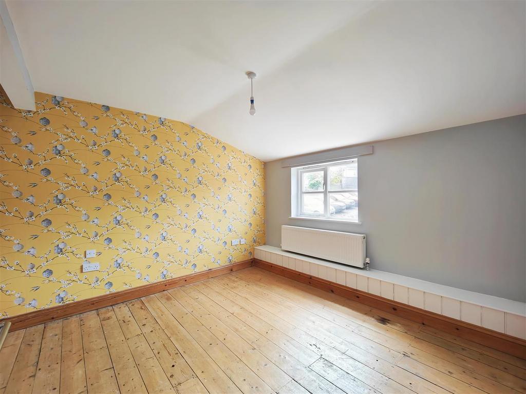Bedroom 2 (rear)