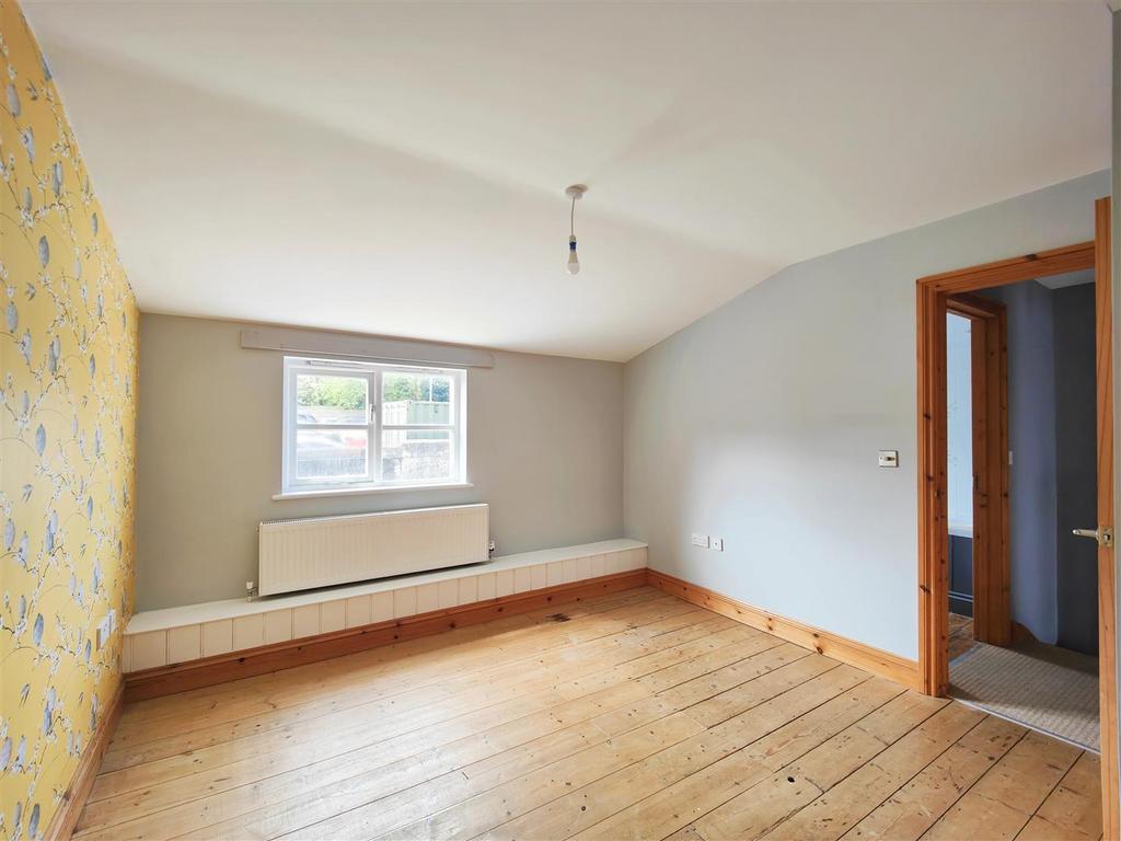 Bedroom 2 (rear)
