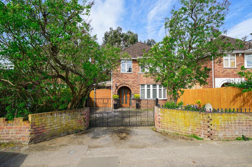 Heath Road, Leighton Buzzard 3 bed detached house for sale £575,000