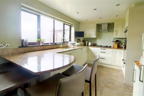 4 bedroom detached house for sale, Vinery Close, Clayton West, Huddersfield, HD8 9XH