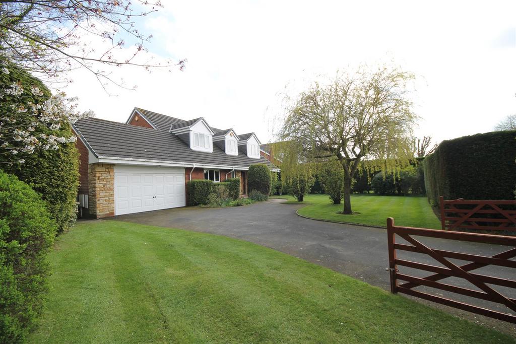 Darras Road, Darras Hall, Newcastle upon Tyne, Northumberland 3 bed detached house for sale £
