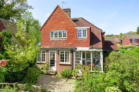 3 Meadway, Haslemere, GU27 1NW