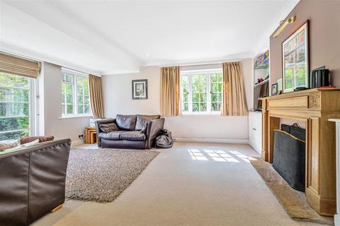 3 Meadway, Haslemere, GU27 1NW