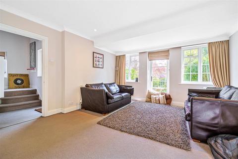 3 Meadway, Haslemere, GU27 1NW