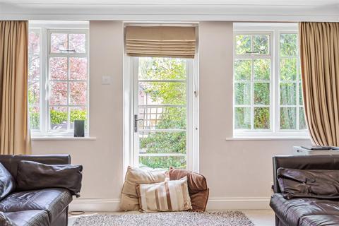 3 Meadway, Haslemere, GU27 1NW