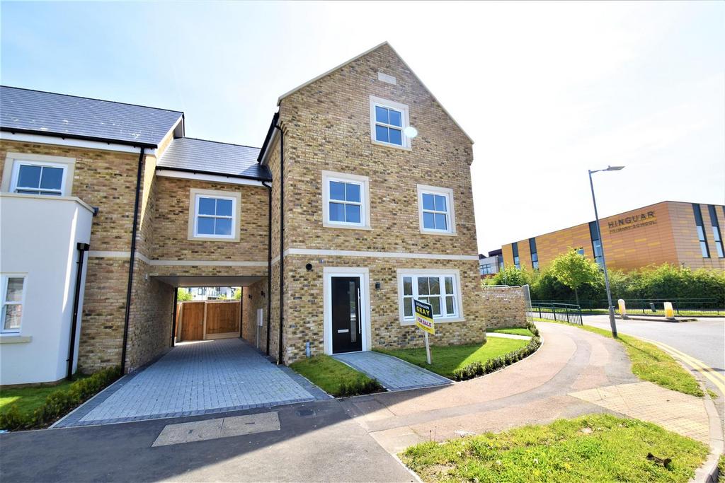 Gunners Rise, Shoeburyness... 4 bed link detached house for sale £695,000