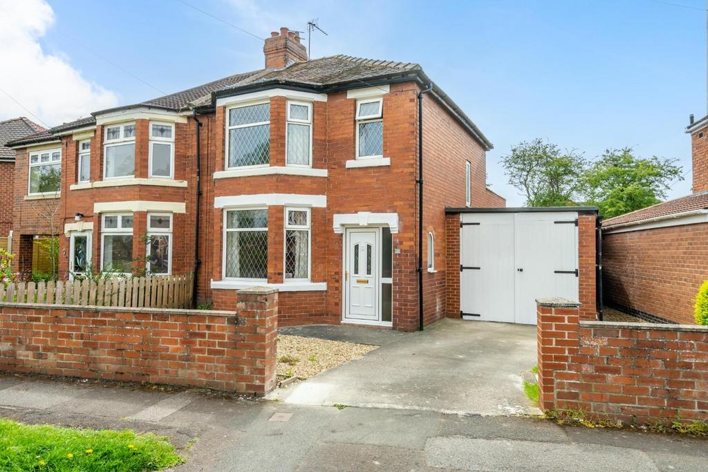 Melwood Grove, York 3 bed semidetached house £325,000