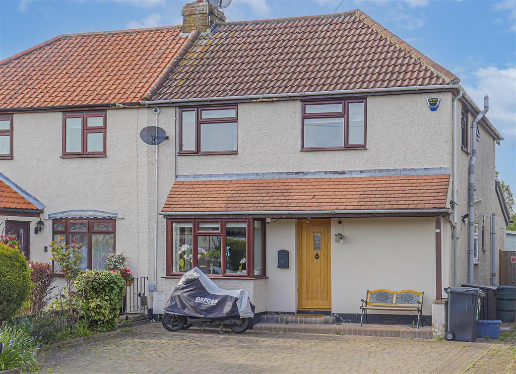 Tatsfield Avenue, Nazeing 4 bed semidetached house for sale £650,000