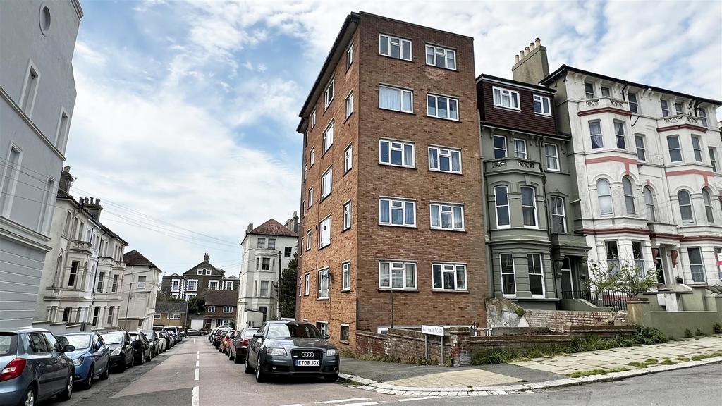 Carisbrooke Road, St. LeonardsOnSea 2 bed flat for sale £160,000