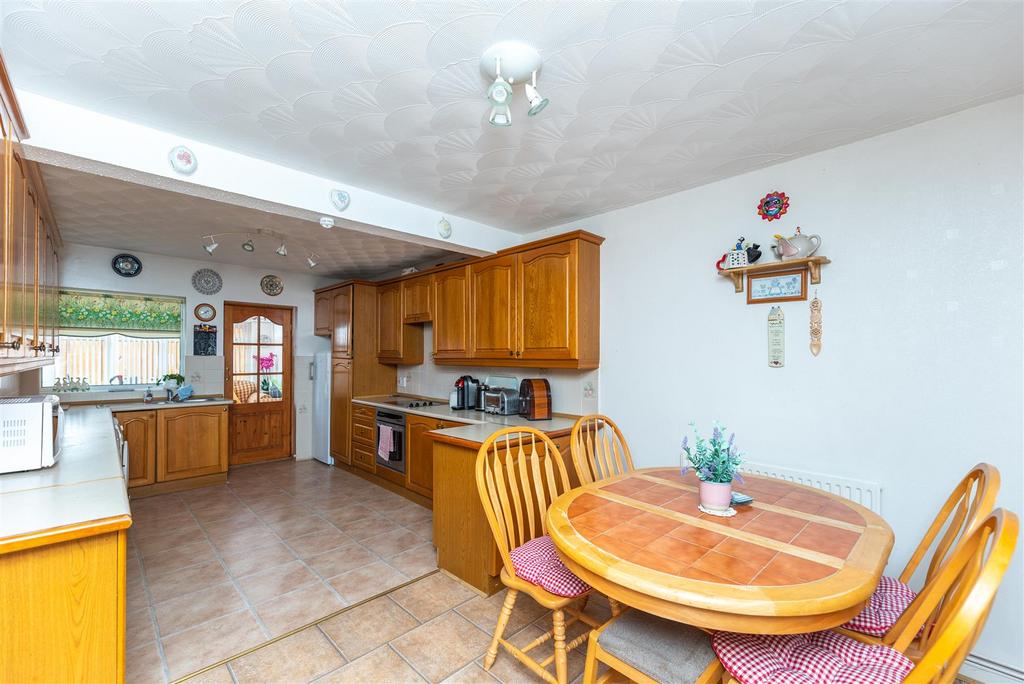 Hilltop, Llanelli 6 bed detached house for sale £300,000