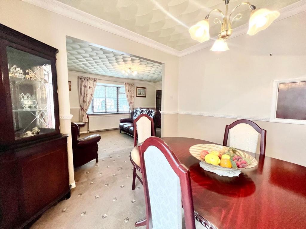 Spring Gardens, Hoyland, Barnsley 3 bed house for sale £250,000