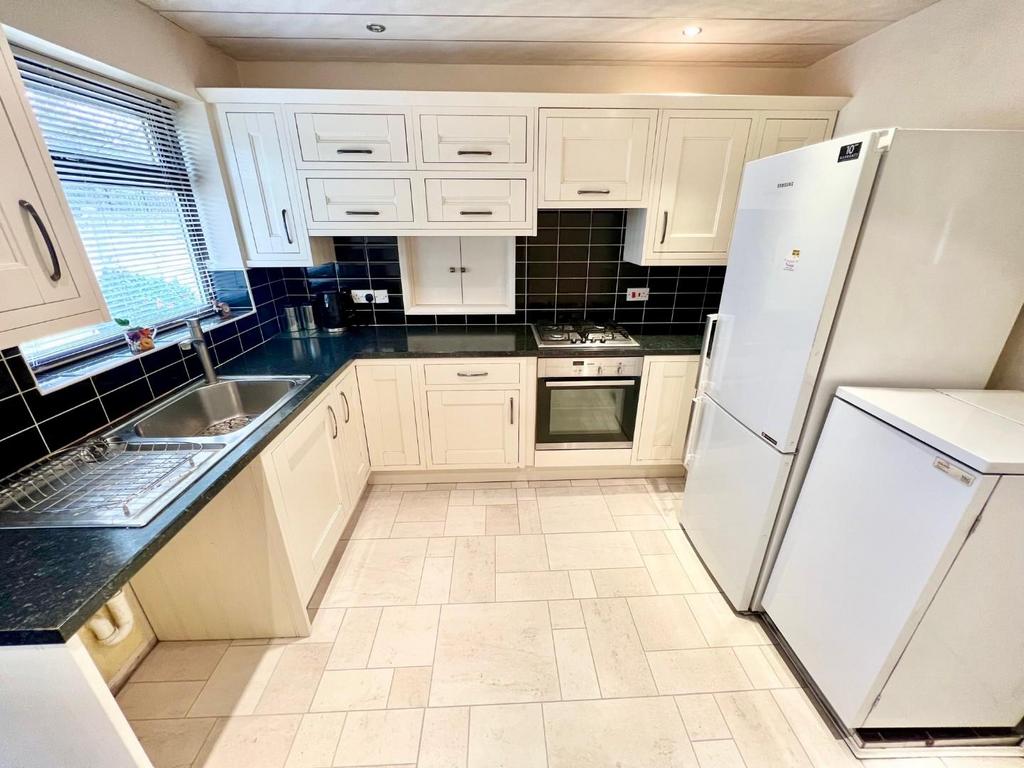 Spring Gardens, Hoyland, Barnsley 3 bed house for sale £250,000