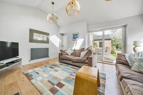 26 Arran Drive, Horsforth, Leeds, LS18 5SW