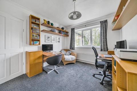 26 Arran Drive, Horsforth, Leeds, LS18 5SW