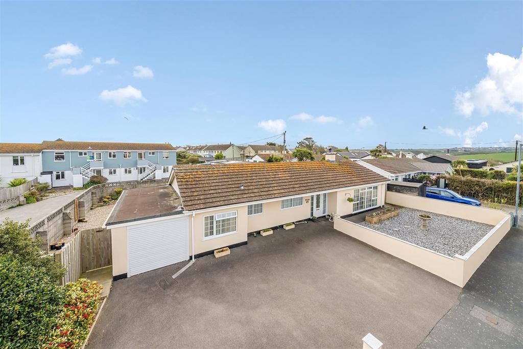 Close, Crantock, Newquay 3 bed bungalow for sale £550,000