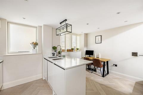 Flat G2, Crabtree Hall Rainville Road, London, W6 9HB