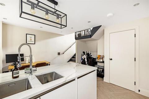 Flat G2, Crabtree Hall Rainville Road, London, W6 9HB