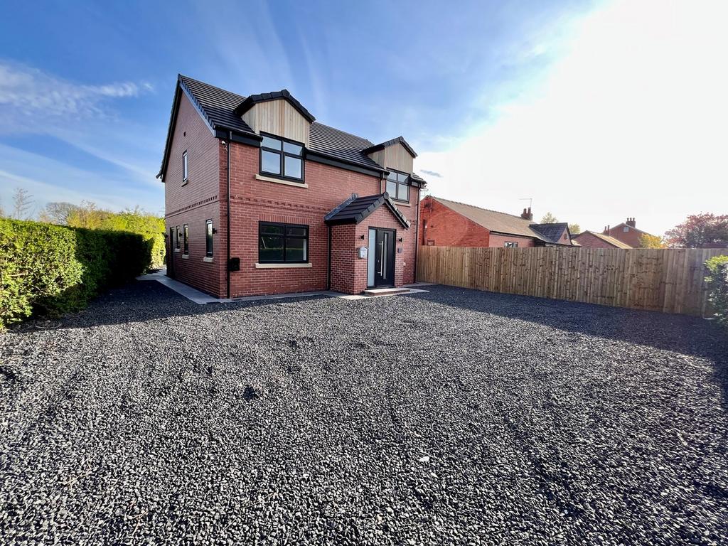 Chain House Lane, Whitestake, Preston, PR4 4 bed detached house for