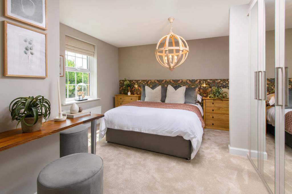 Main bedroom with en suite &amp; built-in storage