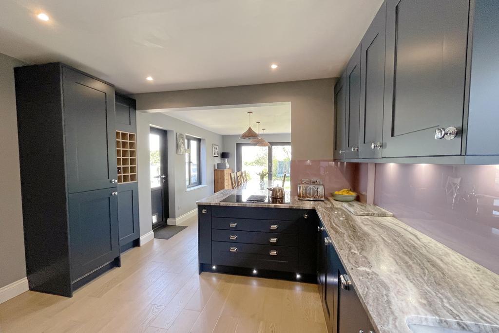 Grand Avenue, Hassocks, West Sussex, BN6 8DH 3 bed bungalow for sale