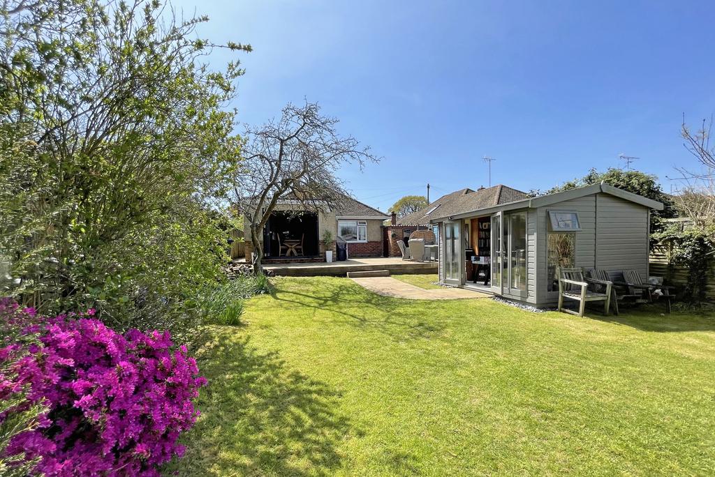 Grand Avenue, Hassocks, West Sussex, BN6 8DH 3 bed bungalow for sale