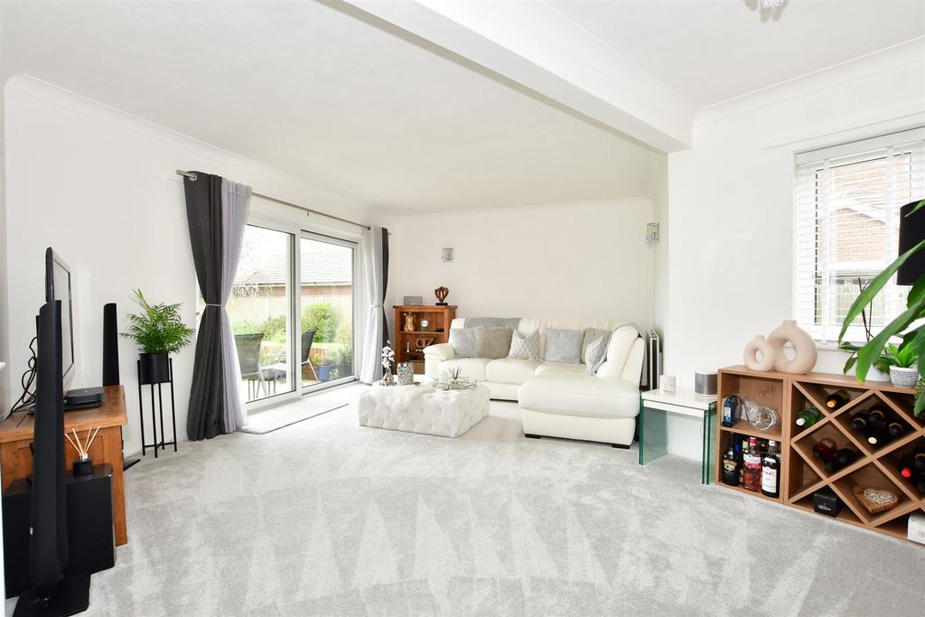 Marama Gardens, Rustington, West Sussex 2 bed ground floor flat £330,000