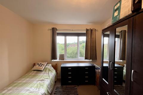 1 bedroom flat for sale, St. Leonard's Park, East Grinstead, West Sussex