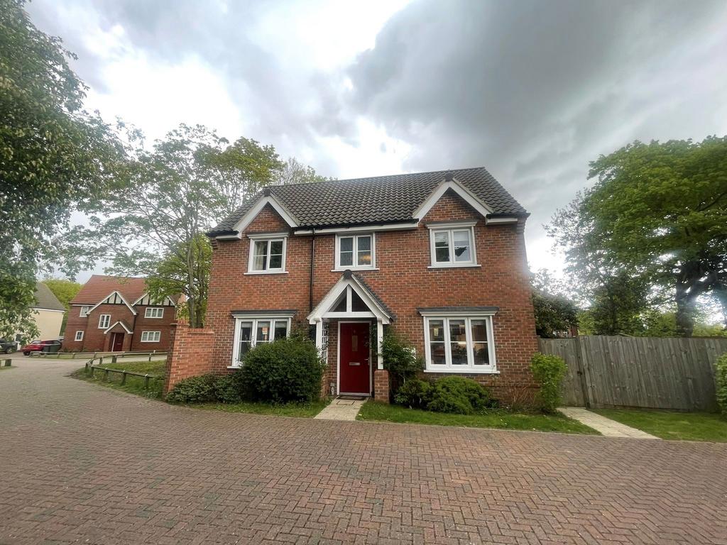 The Copse, Martlesham IP12 4 bed detached house £1,800 pcm (£415 pw)