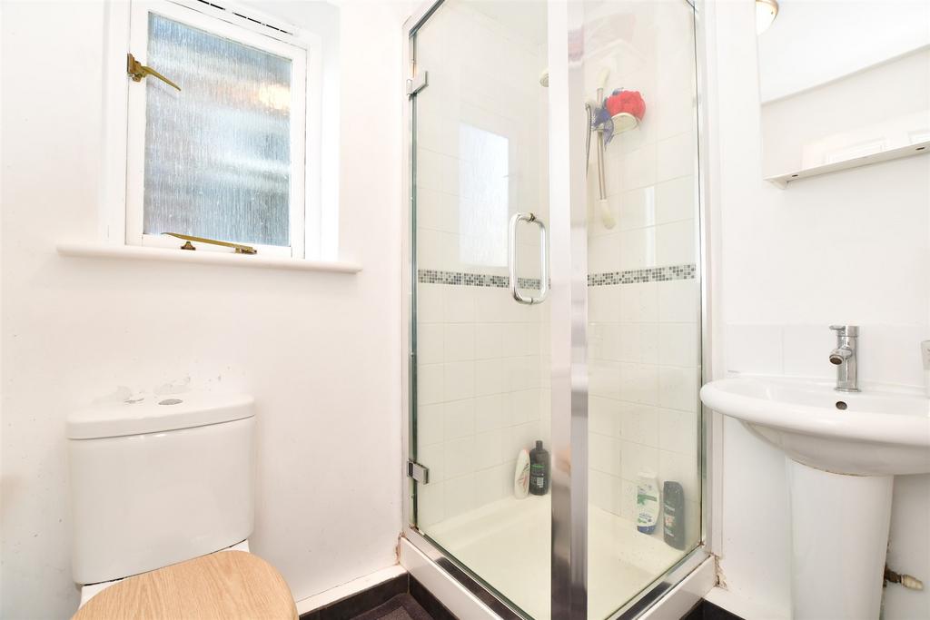 Queens Road, East Grinstead, West Sussex 1 bed ground floor flat for